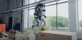 Utilizzare più etica e includere persone formate in filosofia per trattare i temi dell’intelligenza artificiale robot boston dynamics