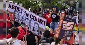 USA: scoppiate le proteste per la sentenza che elimina l’aborto proteste aborto